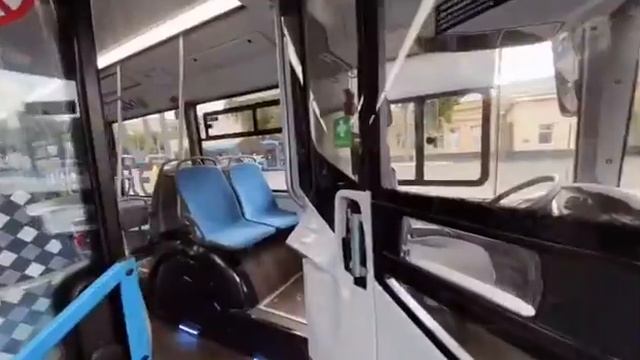 Сегодня на улицы Москвы вышел наш праздничный 400-й электробус смотреть онлайн