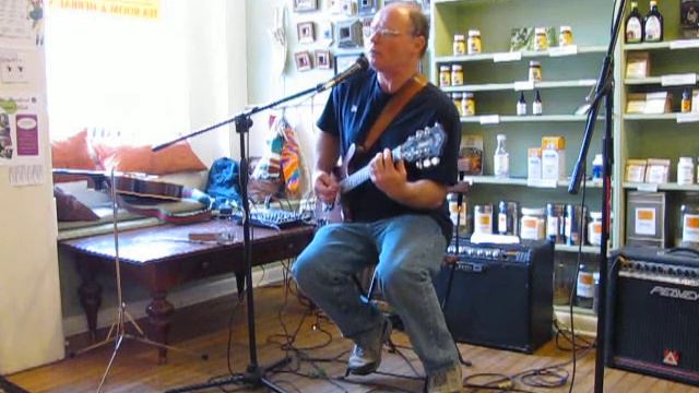 Tom Sheely, In the Arms of An Angel (cover), at Passiflora Tea House April 1 2012.AVI смотреть онлайн
