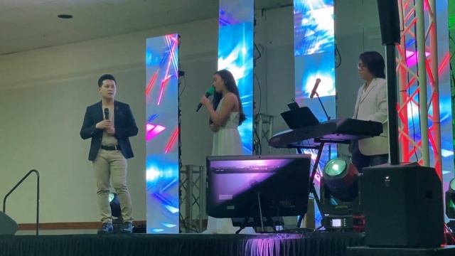 Shallow - Lady Gaga & Bradley Cooper (Marcelito Pomoy & 13 y/o Raina Chan) смотреть онлайн