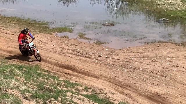 Кантри эндуро кросс Кувшиново ! Отличная тренировка перед ENDURO WEEKEND 2022 3 место ??? смотреть онлайн