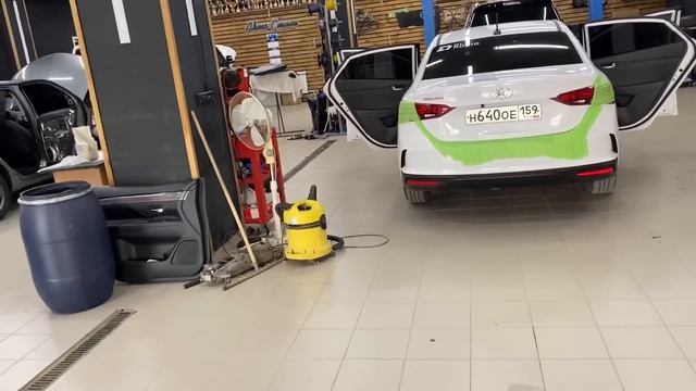 Очень мощный автозвук за 85000 рублей. Аудиосистема в Hyundai Solaris смотреть онлайн