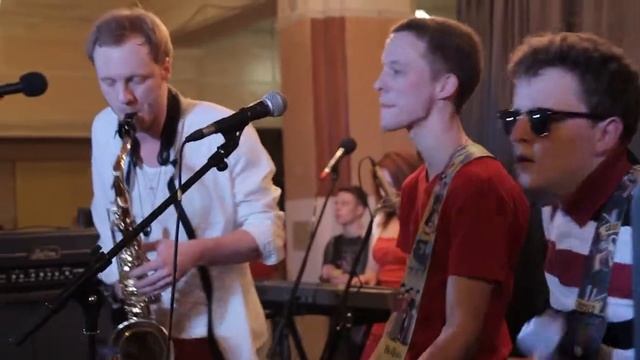 Бал в кедах. Цирк / Каменке 2 года смотреть онлайн