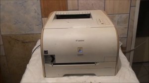 Принтер лазерный цветной Canon LBP5050 в работе.