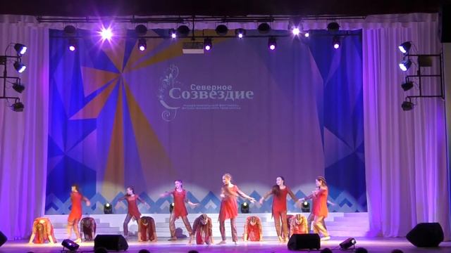 "Танцы на стёклах" - исполняет Образцовый коллектив современного танца "Созвездие" смотреть онлайн