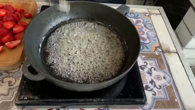 Как необычно подать клубнику, но при этом сделать очень вкусно! смотреть онлайн