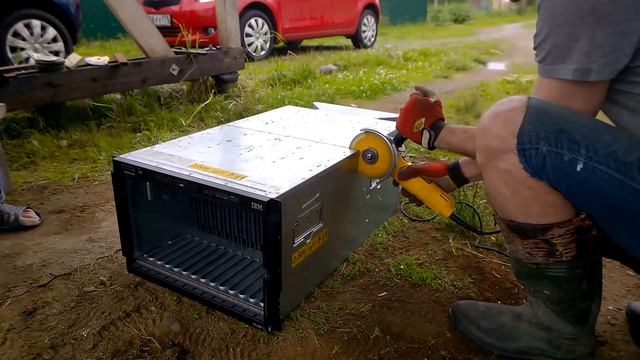 Dewalt Vs IBM (УШМ Dewalt Dwe 8110s, Диск Dewalt DT40252 против Сервера IBM BladeCenter E)