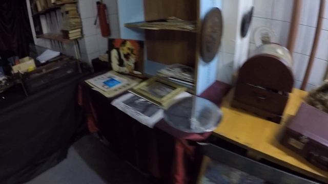 ЛАВКА СТАРЬЁВЩИКА АНТИКВАРИАТ НА БЫВШЕМ ЗАВОДЕ КРИСТАЛЛ THE ANTIQUE SHOP IN MOSCOW смотреть онлайн