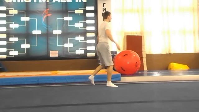 Сальто вперед - как не бояться делать переднее сальто и как его улучшить смотреть онлайн