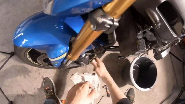 Смяна на спирачни накладки | Brembo | life of ivelin | Suzuki GSX-S1000 смотреть онлайн