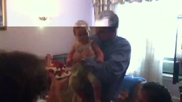 Первый торт со свечами смотреть онлайн