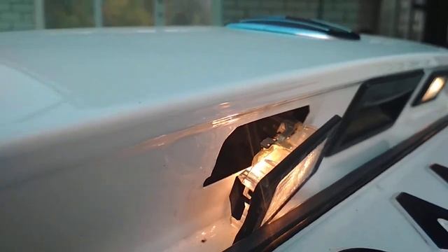 Фольксваген джетта, замена лампочки подсветки номера, Volkswagen Jetta 6, авто 600 тысяч на автомат смотреть онлайн