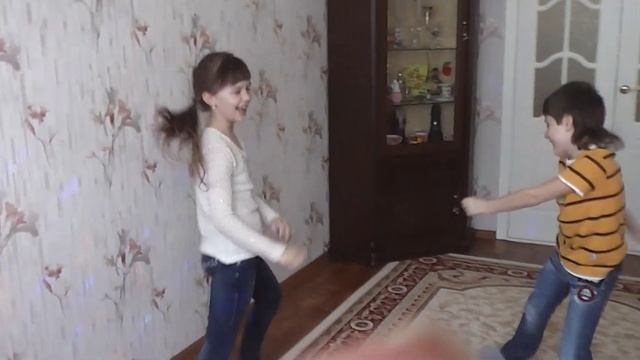 Виталя и Полина танец для канала Карусель смотреть онлайн