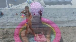 Влог: МОРЕ! МОРЕ! МОРЕ! Ещё один классный день на море Купаемся и играем?