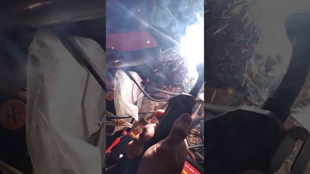 Сварка полуавтомат, электросварка от инвертора преобразователя 12 220 тянет высокие токи Чистый си смотреть онлайн