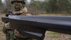 Боец  рассказал, как работает противодроновое ружье.