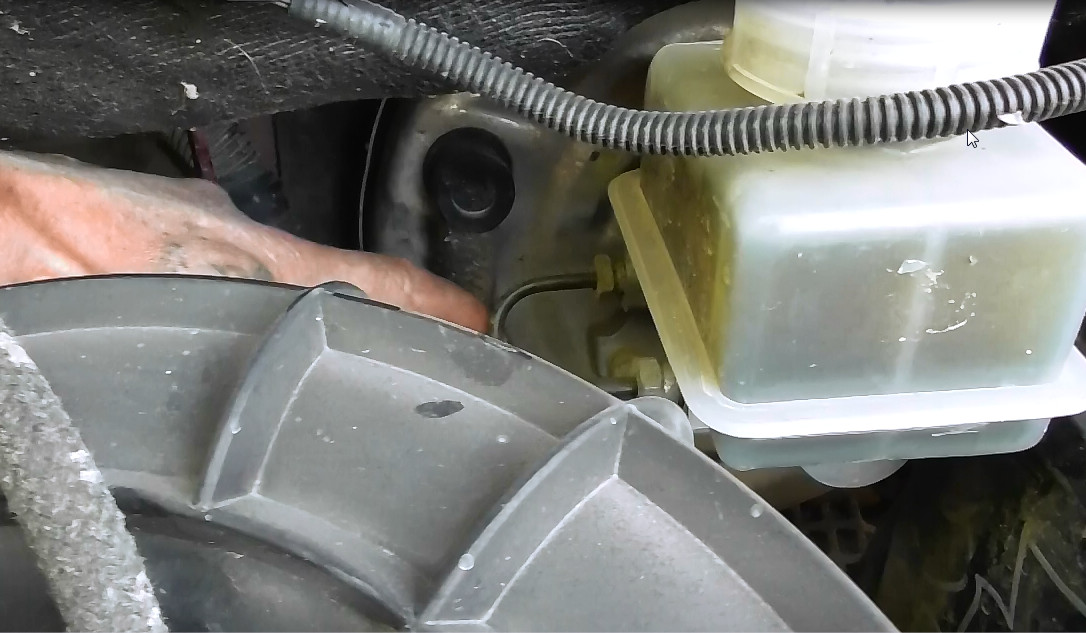 Одна из Причин Почему Греются Тормозные Диски в Машине и Сами Притормаживает смотреть онлайн