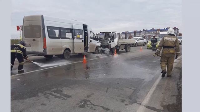 Автобус и грузовик столкнулись под Красноярском. 9 человек пострадали смотреть онлайн