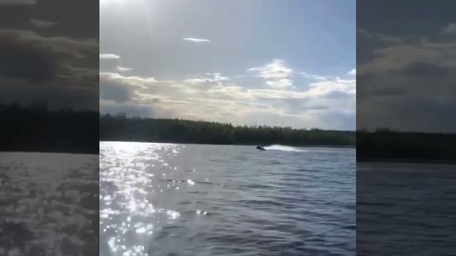 На снегоходе по воде смотреть онлайн