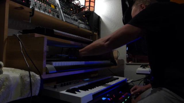 Synth Jam #038- Korg Electribe2 - Roland SH-01, Casio XWP1,Yamaha MX49 смотреть онлайн