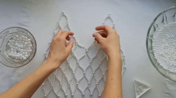 КАК СПЛЕСТИ ТОП ИЗ БУСИН РОМБАМИ. ПЛЕТЕНИЕ - СЕТКА.