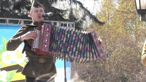 Ансамбль "ВЕСЕЛУХА"  Едут по Берлину.mpg