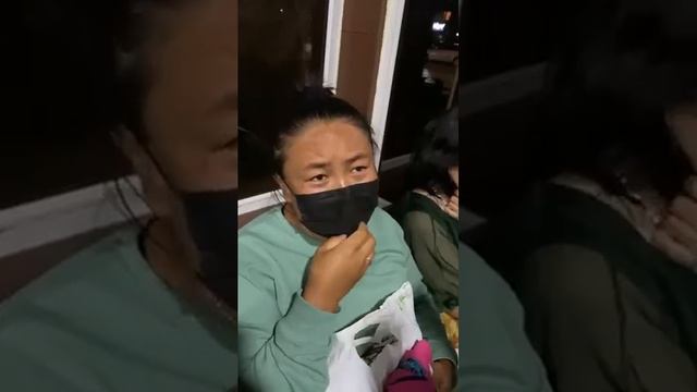 У РОВД В АЛМАТЫ ВСТРЕЧАЮТ АРЕСТОВАННЫХ АПАШЕК смотреть онлайн