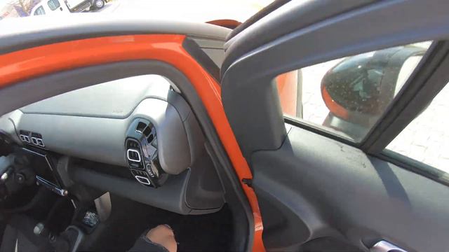 Peugeot 2008 Active 1.2 PureTech 100 vs. Citroën C3 Aircross Feel 1.2 PureTech 110 смотреть онлайн