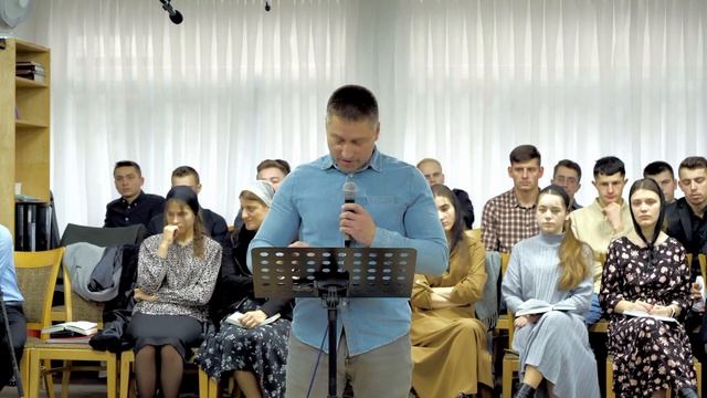 Стихотворение - Он лежал среди ягнят смотреть онлайн