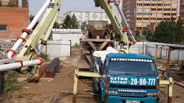 Бетононасос заливает стенки. Красноярск. Т.2090777 смотреть онлайн