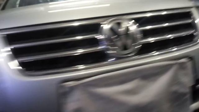 Volkswagen Touareg Часть 1 , замена штатной линзы , замена ламп смотреть онлайн