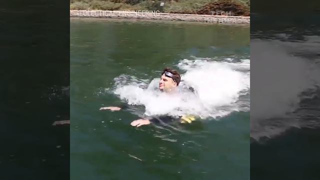 YouTube Engineers Built An 'Underwater Iron Man Jetpack' смотреть онлайн