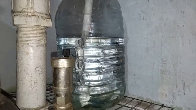 Как поставить расширительный бак снизу лучшее ? Как работает расширительная канистра снизу отоплени смотреть онлайн