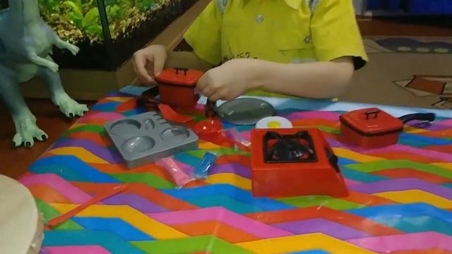 Детская посуда на кухню красного цвета I Children's dishes in the kitchen red смотреть онлайн