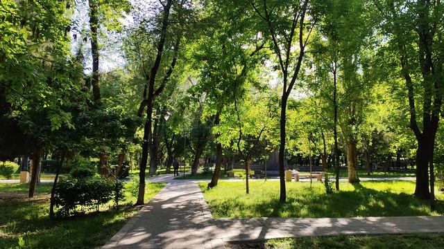 Прогулки по Еревану. Парк в центре города 5 смотреть онлайн