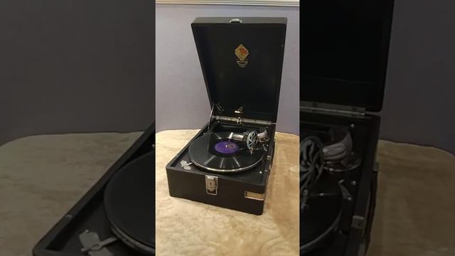 Изабелла Юрьева "Роща". Играет патефон 1936 года. смотреть онлайн