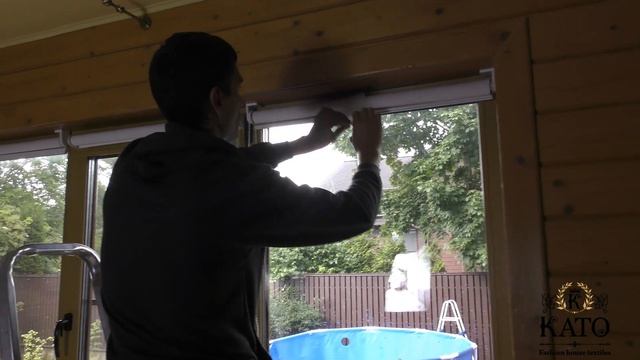 Рулонная штора без короба и направляющих - ровно висящая "MINI". Монтаж рулонной шторы БЛЭКАУТ смотреть онлайн