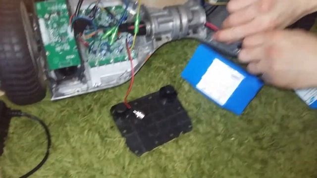 Не работает Гироскутер Зарядное устройство горит зеленый все время но включается смотреть онлайн