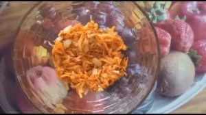 Салат из говяжьей печени с солёными огурчиками.