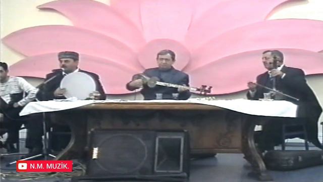 Ağaxan Abdullayev ( Bəy Tərifi ) Feyruz  Tar . Fəxrəddin  Kamança . Xanlar Cəfərovun Oğlunun Toyu .