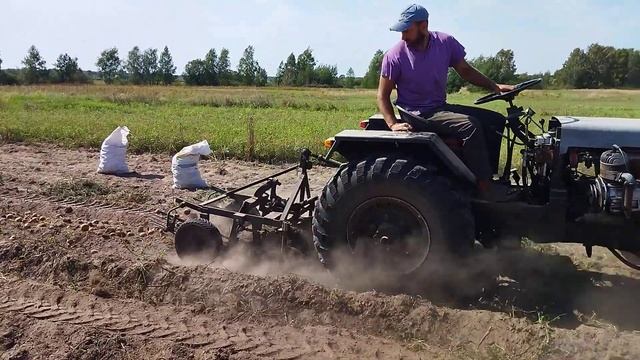 Саморобний трактор 4х4, двигун д21 з т25, мости Газ 66, Уаз, картопля 2022. Home made tractor смотреть онлайн