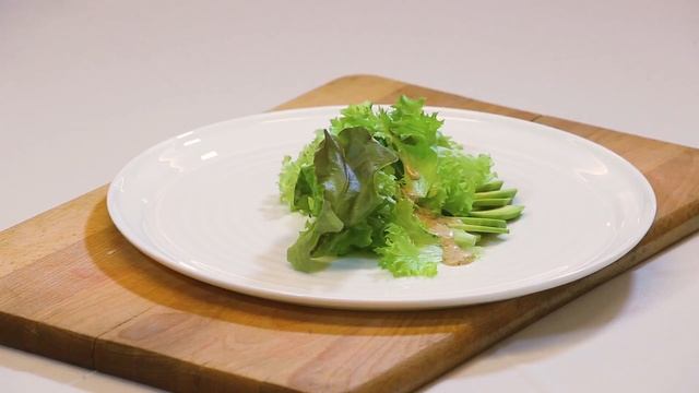 Салат с копченым угрем.Рецепт. БЫСТРО и ВКУСНО! смотреть онлайн