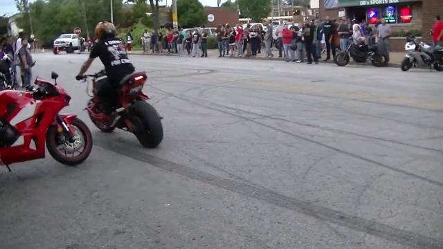 2002 Honda CBR 600 F4i Wheelies 12 O'Clock Tail Scrapes смотреть онлайн