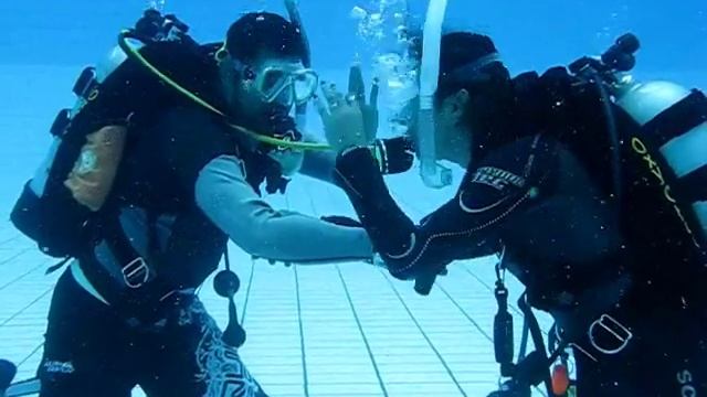 Distressed diver underwater смотреть онлайн