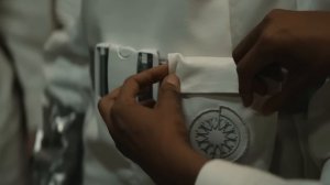 285 лет 10000 человек сидят в бункере и думают что Земля отравлена, пока один не вылез проверить