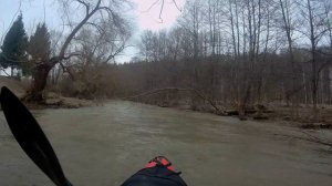 Пакрафтинг на Коломенке 23  #пакрафт #бревна #всеутонули