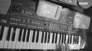 Видео. Модерн Мартина. Одинокая брюнетка.