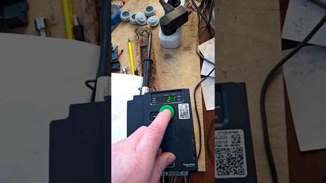Настройка частотного преобразователя ATV320 Schneider electric. Ввод параметров электродвигателя смотреть онлайн