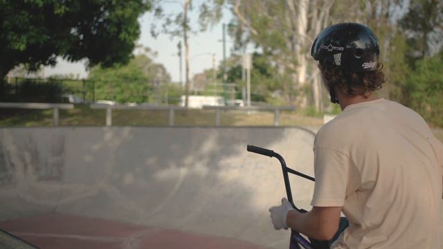 ALEX HIAM EPIC SKATEPARK SESSION смотреть онлайн