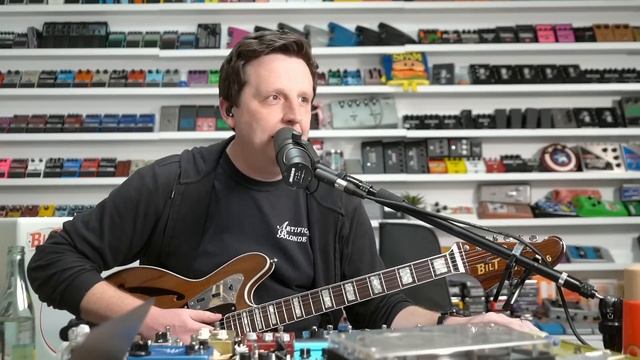Bilt Guitars Take Over the Show смотреть онлайн