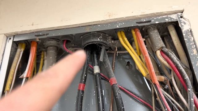 Panel Grounded to a piece of PLASTIC!?!!?? смотреть онлайн